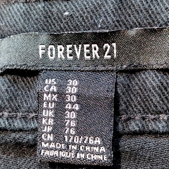 Forever 21 Sz 30 Black Distressed Jean Shorts - Picture 10 of 10